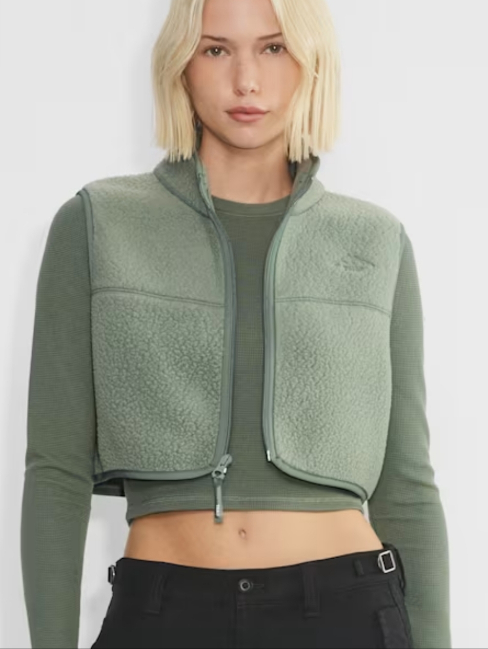 Aritzia TNA Polartec ThermalPro Cropped Mock Neck Green Fleece Vest Size Small